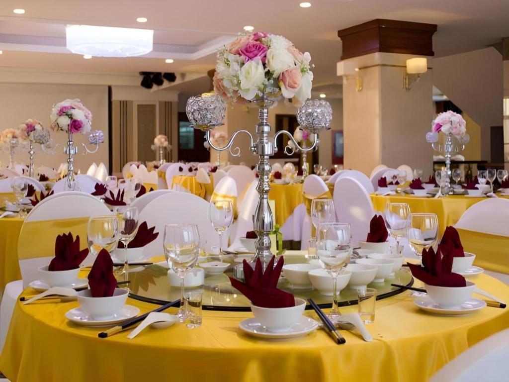 Royal Palace Hotel Tuyen Quang Exterior photo