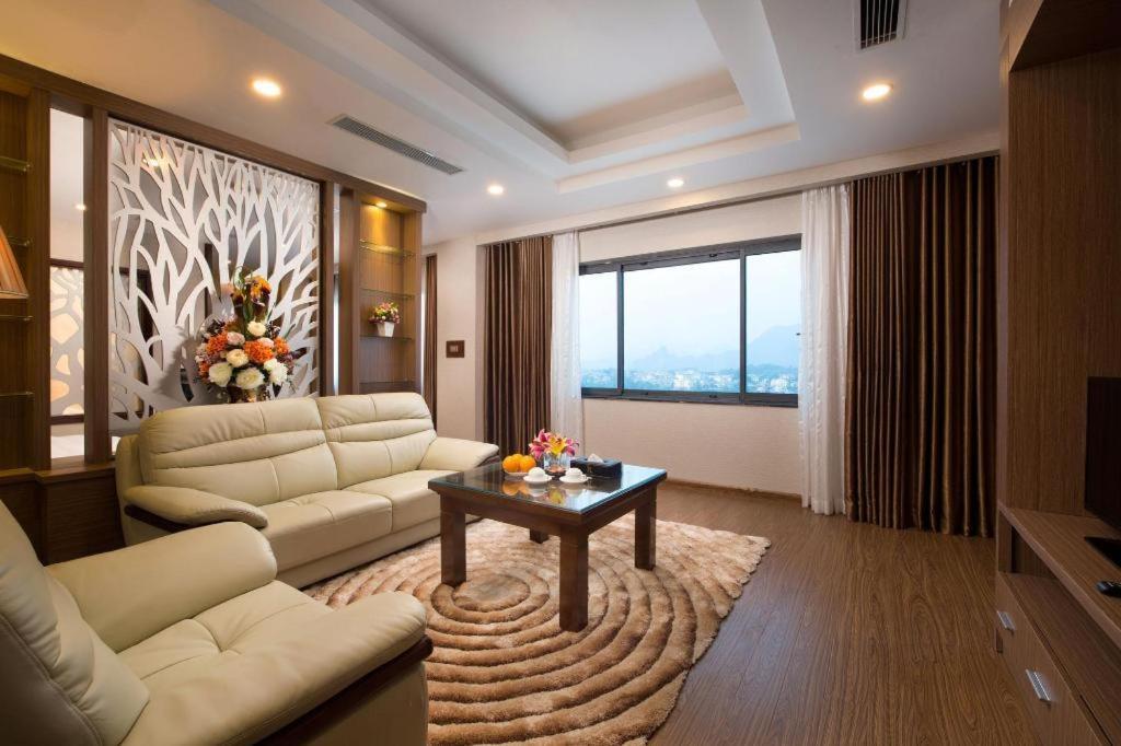 Royal Palace Hotel Tuyen Quang Exterior photo