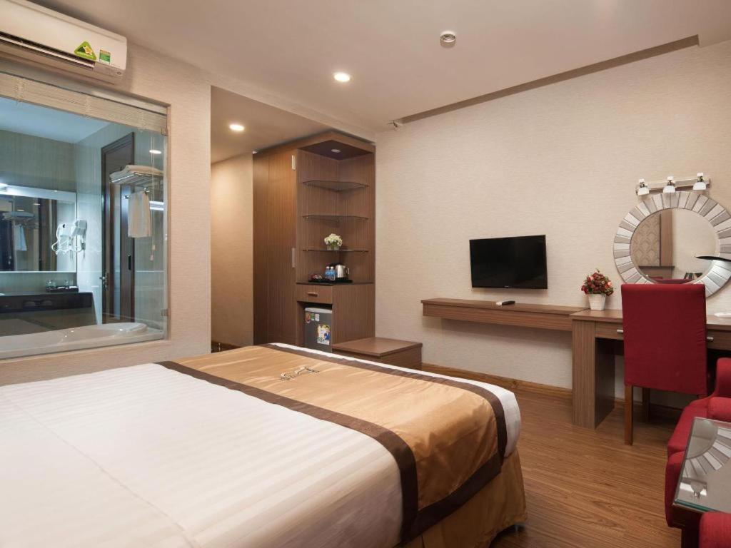 Royal Palace Hotel Tuyen Quang Exterior photo