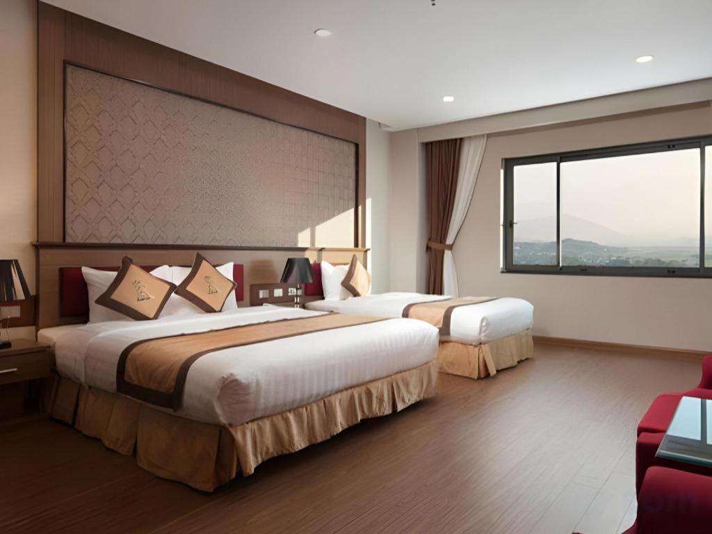 Royal Palace Hotel Tuyen Quang Exterior photo