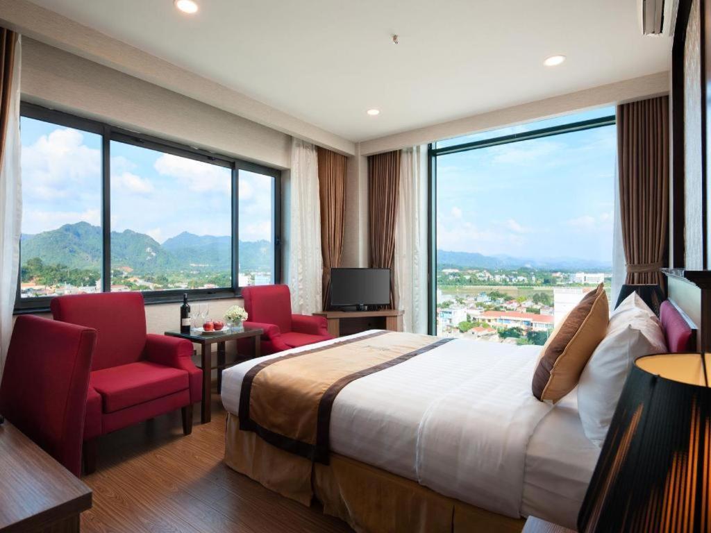 Royal Palace Hotel Tuyen Quang Exterior photo
